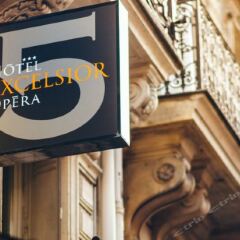 Отель Hôtel Excelsior Opéra городской автобус