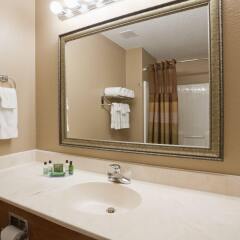 Отель GrandStay Residential Suites - Eau Claire ванная