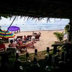 Отель Mermaid Beachfront Resort Ланта пляж