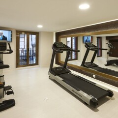 Hotel Hesperia Barri Gòtic фитнесс-зал