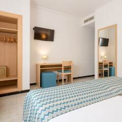 Hotel Riutort сейф в номере