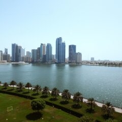 Отель Holiday International Sharjah ОАЭ, Шарджа - 5 отзывов об отеле, цены и фото номеров - забронировать отель Holiday International Sharjah онлайн приотельная территория