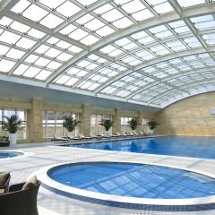 Отель Crowne Plaza Beijing Lido бассейн