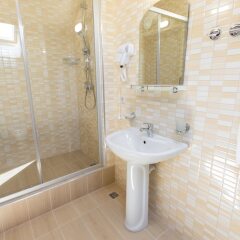 Гостиница Karap Hotel в Сочи отзывы, цены и фото номеров - забронировать гостиницу Karap Hotel онлайн ванная