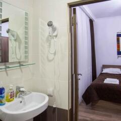 Отель Sweet House Guest house Кыргызстан, Каракол - отзывы, цены и фото номеров - забронировать отель Sweet House Guest house онлайн ванная