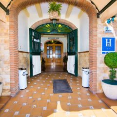 Отель Hostal Los Corchos вид на фасад фото 3