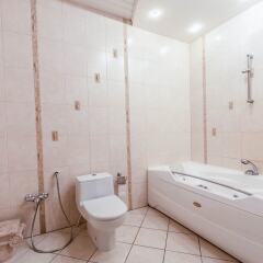 Гостиница Royal suites in the city center ванная