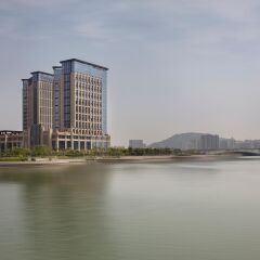 Отель DoubleTree by Hilton Hotel Xiamen - Haicang Китай, Сямынь - отзывы, цены и фото номеров - забронировать отель DoubleTree by Hilton Hotel Xiamen - Haicang онлайн приотельная территория фото 2