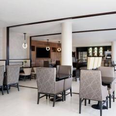 Отель Delta Hotels by Marriott Woodbridge бассейн