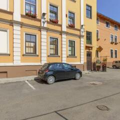 Отель Knights Court Guest House парковка