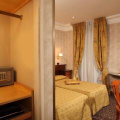 Hotel Condotti сейф в номере