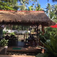 Отель Villa Oasis Luang Prabang гостиничный бар