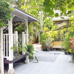 Отель OYO 812 Nature House Бангкок