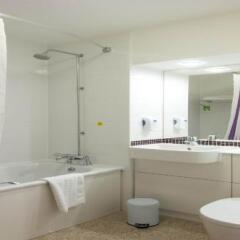 Отель Premier Inn London Euston Великобритания, Лондон - отзывы, цены и фото номеров - забронировать отель Premier Inn London Euston онлайн ванная фото 2