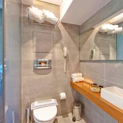 Отель Oktober Down Town Rooms Греция, Родос - отзывы, цены и фото номеров - забронировать отель Oktober Down Town Rooms онлайн ванная