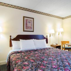 Rodeway Inn in Norcross, United States of America from 71$, photos, reviews - zenhotels.com guestroom
