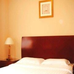 Five Rams City Hotel сейф в номере