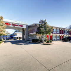 Отель Econo Lodge Meridian