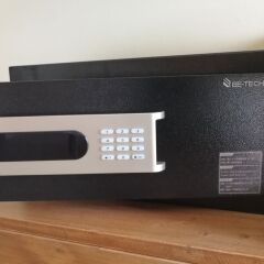 Хостел Siri Poshtel Bangkok сейф в номере