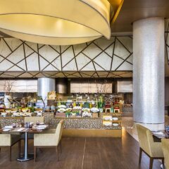 Отель Al Ghurair Rayhaan by Rotana питание