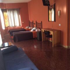 Отель Hostal Tamonant Гран-Тараял комната для гостей фото 2