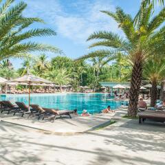 Отель Padma Resort Legian бассейн