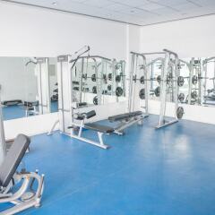 Отель HiGuests Vacation Homes - Marina Views фитнесс-зал
