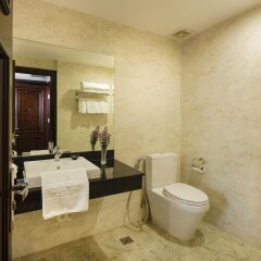 Отель Bonjour Nha Trang Hotel Вьетнам, Нячанг - отзывы, цены и фото номеров - забронировать отель Bonjour Nha Trang Hotel онлайн ванная