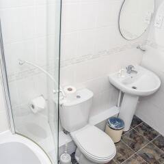Отель Base Serviced Apartments - The Docks Великобритания, Ливерпуль - отзывы, цены и фото номеров - забронировать отель Base Serviced Apartments - The Docks онлайн ванная фото 2