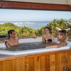 Отель Surf Lodge South Africa бассейн