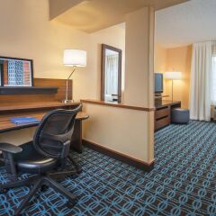 Отель Fairfield Inn & Suites by Marriott Frederick комната для гостей фото 2