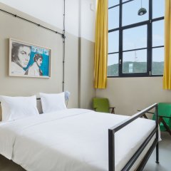 Fabrika Hostel & Suites - хостел Грузия, Тбилиси - 2 отзыва об отеле, цены и фото номеров - забронировать отель Fabrika Hostel & Suites - хостел онлайн комната для гостей