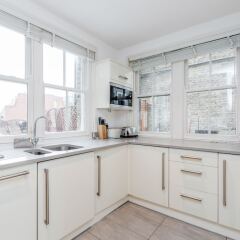 Отель Stylish 3 Bed 3 bath in Kens High St Лондон в номере
