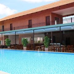 Отель Countryside Garden Resort & Bar бассейн