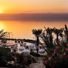 Отель Dead Sea Marriott Resort & Spa Иордания, Сваймех - отзывы, цены и фото номеров - забронировать отель Dead Sea Marriott Resort & Spa онлайн пляж