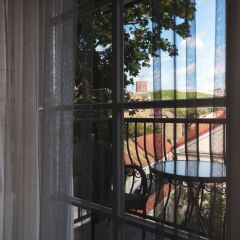 Отель Shakespeare Boutique Hotel Литва, Вильнюс - 3 отзыва об отеле, цены и фото номеров - забронировать отель Shakespeare Boutique Hotel онлайн балкон