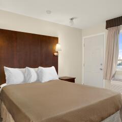 Отель Thriftlodge Saskatoon комната для гостей фото 3