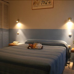 Отель Adonis Sacré Cœur Hôtel Roma комната для гостей