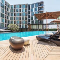 Отель THE BASE Uptown By Favstay Таиланд, Пхукет - отзывы, цены и фото номеров - забронировать отель THE BASE Uptown By Favstay онлайн бассейн
