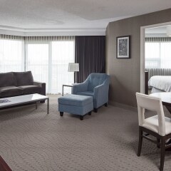 Отель Sheraton Cavalier Calgary Hotel Канада, Калгари - отзывы, цены и фото номеров - забронировать отель Sheraton Cavalier Calgary Hotel онлайн комната для гостей фото 5