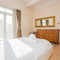 Апартаменты Lovely 2 Bedroom Apartment Near Hyde Park Лондон комната для гостей фото 3