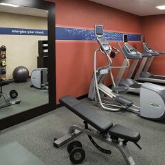 Отель Hampton Inn & Suites Tulare фитнесс-зал фото 2