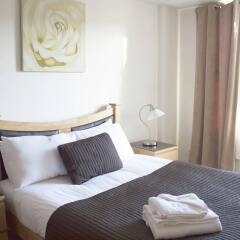 Отель Dreamhouse Apartments Edinburgh City Centre Великобритания, Эдинбург - отзывы, цены и фото номеров - забронировать отель Dreamhouse Apartments Edinburgh City Centre онлайн комната для гостей фото 2