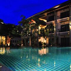 Отель Navatara Phuket Resort бассейн