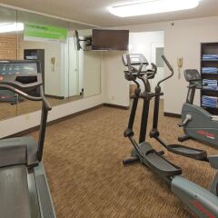 Отель La Quinta Inn & Suites Meridian фитнесс-зал