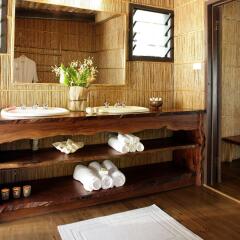Отель Matangi Private Island Resort ванная