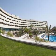 Отель Occidental Sharjah Grand бассейн фото 2