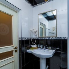 Гостиница Версаль в Обнинске 2 отзыва об отеле, цены и фото номеров - забронировать гостиницу Версаль онлайн Обнинск ванная