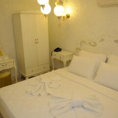 Отель Alacati Alanur Otel Чешме сейф в номере
