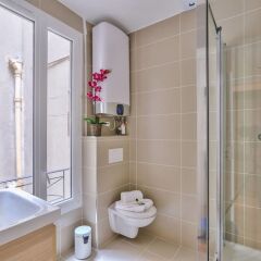 Апартаменты Family Apartment in Buttes Chaumont Париж ванная